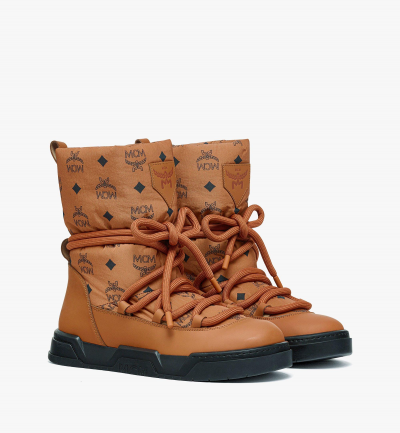 MCM Knöchelhohe Stiefel Skyward aus wattiertem Nylon mit Monogramm Damen COGNAC