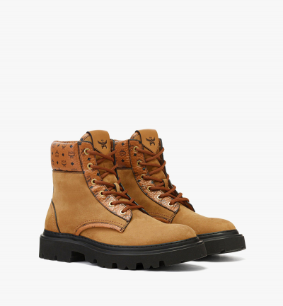 MCM Knöchelhohe Stiefel aus Nubukleder mit Monogramm-Print Damen COGNAC