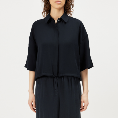 DRYKORN LAINAY Cropped Hemdbluse in fließendem Twill schwarz 1